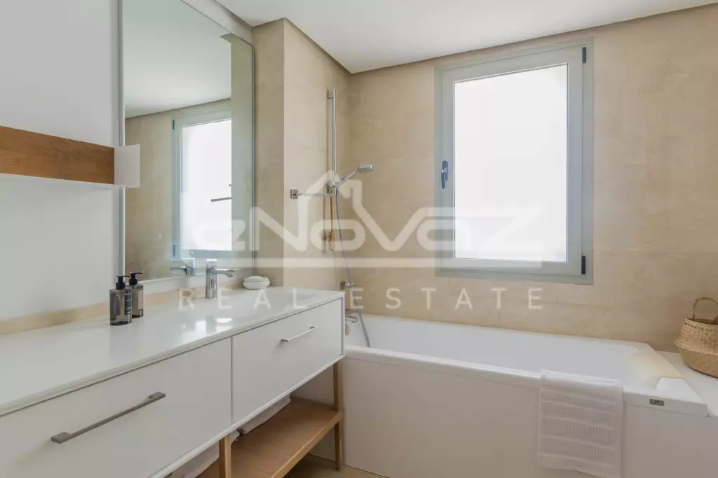 Apartamento en Las Colinas, Ref.1082-3