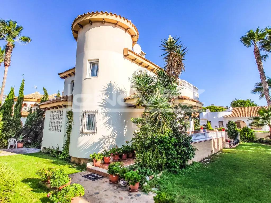 Villa en La Zenia, Ref.1090-24