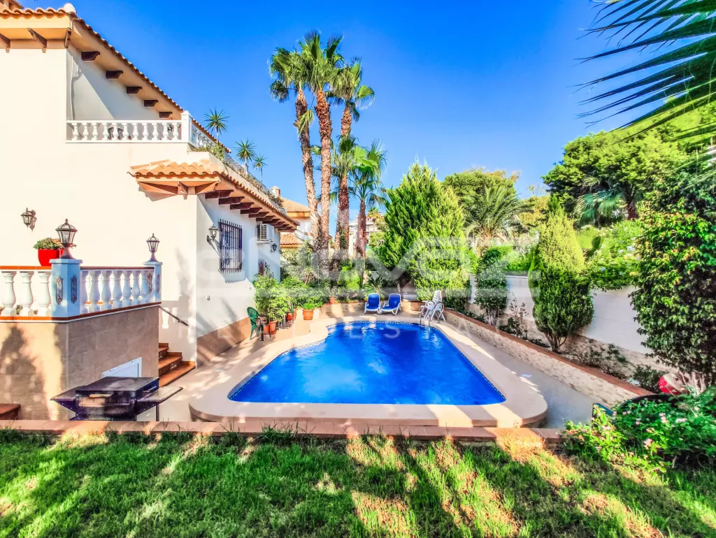 Villa en La Zenia, Ref.1090-28