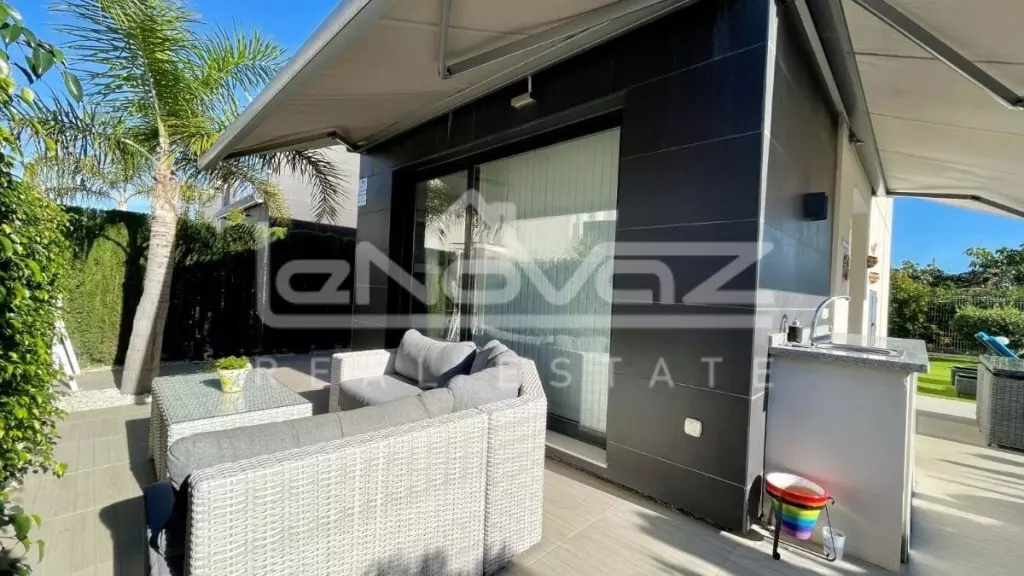 Villa in Punta Prima, Ref.1381-3