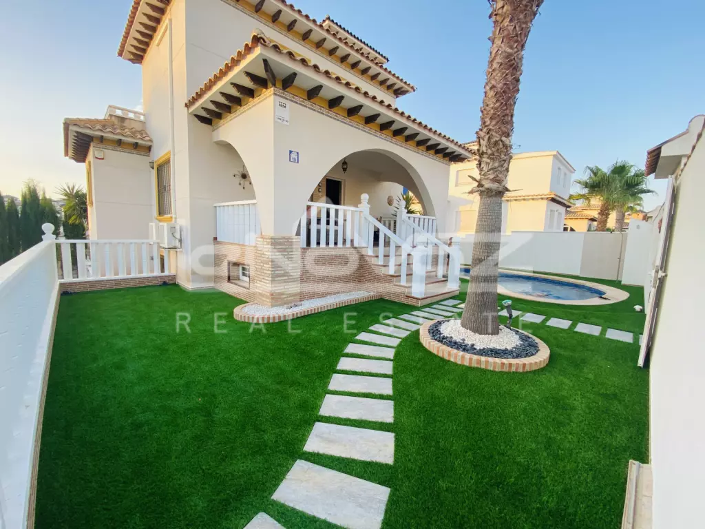 Villa en Lomas de Cabo Roig 165 m², Ref.820-36