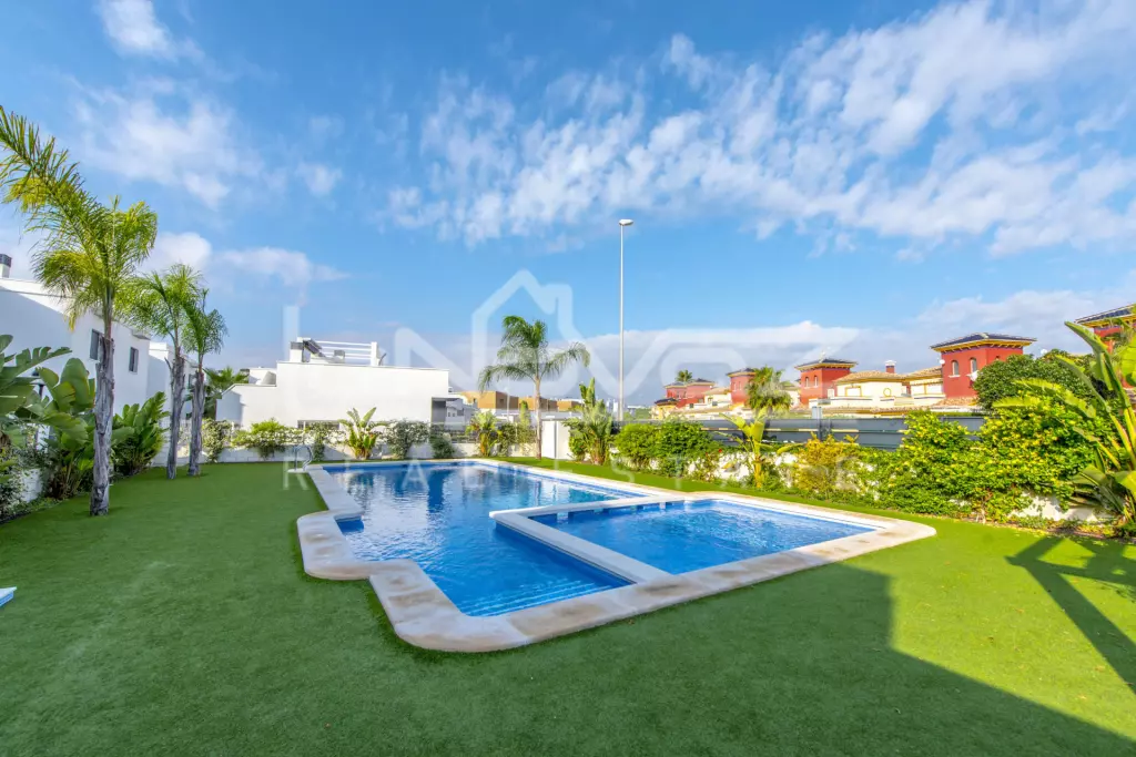 Villa in Lomas de Cabo Roig 113 m², Ref.994-27