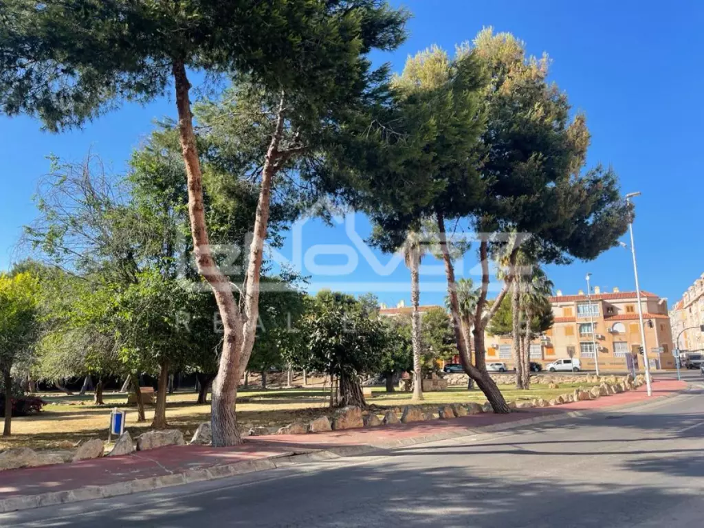 Apartamento en Torrevieja 80 m², Ref.998-8